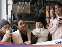 Seru! Melaney Ricardo Kulineran Bareng Geng Pembantu Pemimpin Negara Ceria dan Keluarga