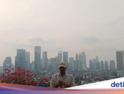 Potret Tanjakan 13, Suguhkan Pemandangan Gedung Pencakar Langit Jakarta