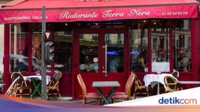 Wanita Ini Makan Di Resto yang Ada Di ‘Emily In Paris’, Begini Komentarnya