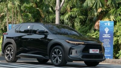 Kendaraan Pribadi Bertenaga Listrik CBU Bebas PPnBM, Toyota-Honda Minta Insentif Hybrid