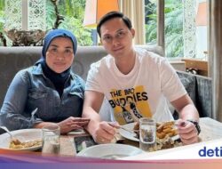 Ini Potret Muzdalifah Di Makan Bareng Suami dan Jualan Camilan