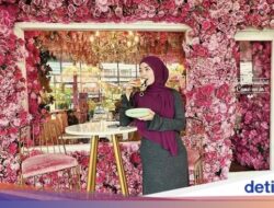 Pose Cantik Zaskia Gotik Di Nikmati Aneka Dessert Di Kafe