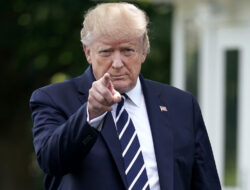 Donald Trump Pastikan HP dan Barang Dagangan Elektronik Tak Berencana Bebas Bersama Tarif Mutakhir