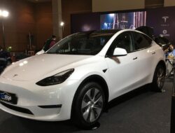 Mobil Listrik Tesla Tunda Peluncuran Kendaraan Pribadi Mutakhir Di Pertempuran Tarif AS-China