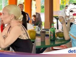 Sofa Bekas Lady Gaga Makan Ke Maxwell Food Centre Dari Sebab Itu Spot Foto