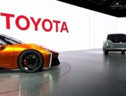 Toyota Prediksi Laba Turun Dampak Tarif Trump