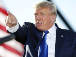 Trump Kenakan Tarif 100% Bagi Sinema Bersama Luar Amerika