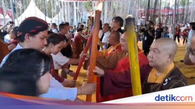 Api Dharma Didalam Mrapen Disemayamkan Di Candi Mendut
