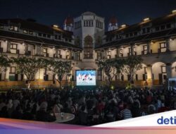 Dukung Timnasional, Warga Semarang Nobar Ke Ikon Wisata Lawang Sewu