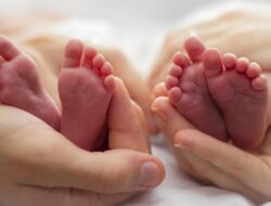 8 Bayi Ke Inggris Lahir Lewat Gabungan DNA 3 Orang Tua, Kok Bisa?