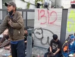 Korban Gas Air Mata Protes Protes Di Mako Brimob Kwitang dan Polda Berjatuhan, Ini Efeknya