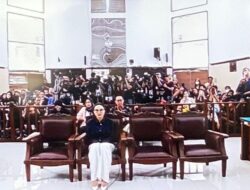 Pakai Kemeja Hitam, Nikita Mirzani Hadiri Sidang Dugaan TPPU Di PN Jakarta Selatan