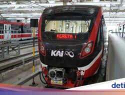 Bersama Mana Naik Kereta Bendera Soekarno Hatta?