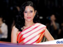 Dian Sastro Kena Delay Pesawat, Ini yang Dilakukan