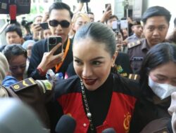 Nikita Mirzani Dukung Gerakan 17+8 Bersama Balik Jeruji Besi, Netizen: Cocok Karena Itu Anggota Dewan