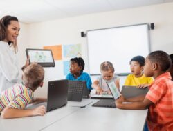 Mengapa Chromebook yang Merajai Sekolah Negeri Maju Justru Melukai Belajar Hingga Indonesia?