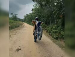 Aksi Keluhan Masyarakat Walkot Pekanbaru Ngegas dan Wheelie Naik Kendaraan Bermotor Roda Dua Trail Di Kunker