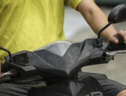 Pengemudi Merokok Kini Dikejar Polisi