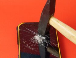 Punya Telepon Genggam Ke Usia 12 Tahun Masalah Kesejajaran Ini Siap Mengintai