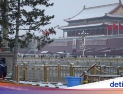 Salju Perdana Musim Dingin Selimuti Beijing