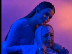 Ungkap Rasa Rindu, Raisa Unggah Foto-Foto Kenangan Bersama Sang Ibu