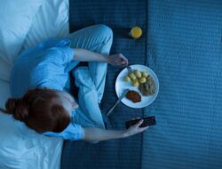 Ahli Kepuasan Gizi Bicara Waktu Ideal Makan Malam Biar BB Nggak Cepat Naik