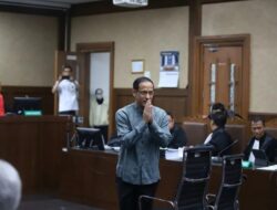 Hari Ini Nadiem Makarim Hadapi Putusan Sela Peristiwa Pidana Penyuapan Laptop Chromebook