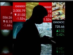 Terjun Bebas 7,35 Persen, IHSG Hari Ini Ambles Hingga 8.320