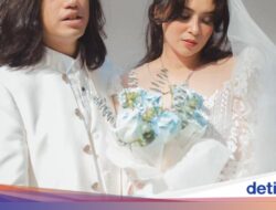 Cantiknya Ayushita Pada Ngemil Bolu Pisang hingga Makan Steak Di Bali