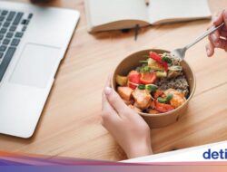 Makan Ke Perabot Kantor Di Ramadan, Ibu Hamil Ini Dinyiyiri Rekan Kerja