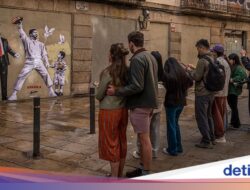 Mural Bad Bunny vs Donald Trump Muncul Di Barcelona