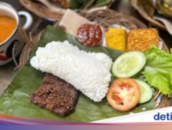 Komplet Di Sayur Asem dan Gepuk Kampiun Ke Depok