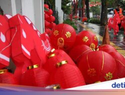 Sambut Imlek, Seputaran Lapangan Banteng Bersolek Lampion