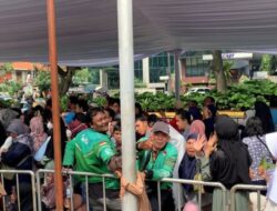 Antrean Panjang Warga Antusias Ikut Open House Ke Istana Bangsa