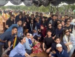 Hadir Di Pemakaman, Anya Geraldine Kenang Sosk Vidi sebagai Pendengar dan Penyemangat yang Baik