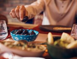 Ternyata Ini Alasan Perut Sering Terasa Begah Setelahnya Berbuka Puasa