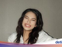 Potret Azizah Salsha Asyik Makan Opor hingga Kerang Ke Luar Negeri