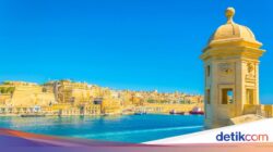 Iseng Berjalan Sambil Telanjang, Turis Skotlandia Dipenjara 1 Bulan