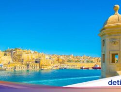 Iseng Berjalan Sambil Telanjang, Turis Skotlandia Dipenjara 1 Bulan