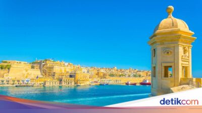 Iseng Berjalan Sambil Telanjang, Turis Skotlandia Dipenjara 1 Bulan