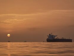 Penumpukan Kapal Ke Selat Hormuz Picu Defisit Migas Internasional 700 Juta Barel