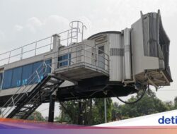 Pesawat China Eastern Senggol Garbarata, Penumpang Panik