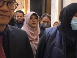 Praktisi Medis Tifa Didampingi Refly Harun Masuk Ruang Tahanan Polda Metro Jaya, Langsung Ditahan?