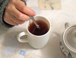 Bersama Sebab Itu Lebih Sering Pipis usai Ngopi, Normal Nggak Sih?