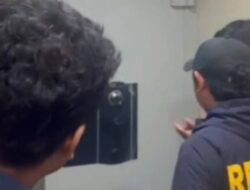 Polisi Temukan Uang Fantastis Usd AS dan Singapura Untuk Brankas Pada Geledah Kafe Ke Cipete