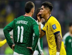 UEFA Tolak Aturan Kartu Merah Manajer Tutup Mulut