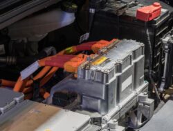 Sudah Bawa Baterai Besar, Kenapa Kendaraan Pribadi Elektrik Masih Butuh Aki?