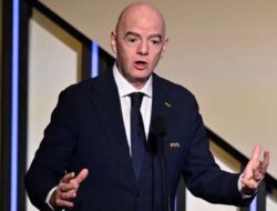 Luis Figo Desak Gianni Infantino Mundur Di Bangku Ri FIFA