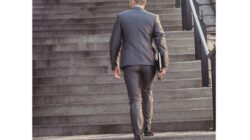 Sering Sesak Pada Naik Tangga? Ini Alarm Bahaya Paru-paru Bagi Perokok