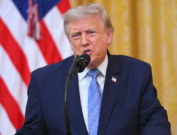 Trump Tunda Tarif Perdagangan Masuk Negeri 50% Hingga Kanada Hingga Menit Terakhir, Ada Apa?